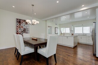 831 S Curson Ave, Unit 831 in Los Angeles, CA - Building Photo - Building Photo