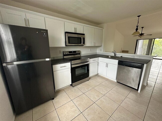 10115 W Sunrise Blvd, Unit 306 in Plantation, FL - Foto de edificio - Building Photo