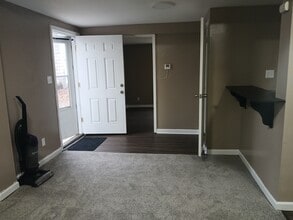 216 N Main St, Unit Apt C in Gloversville, NY - Building Photo - Building Photo