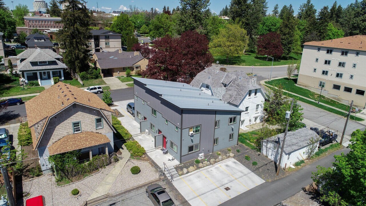 317 5th St in Cheney, WA - Building Photo