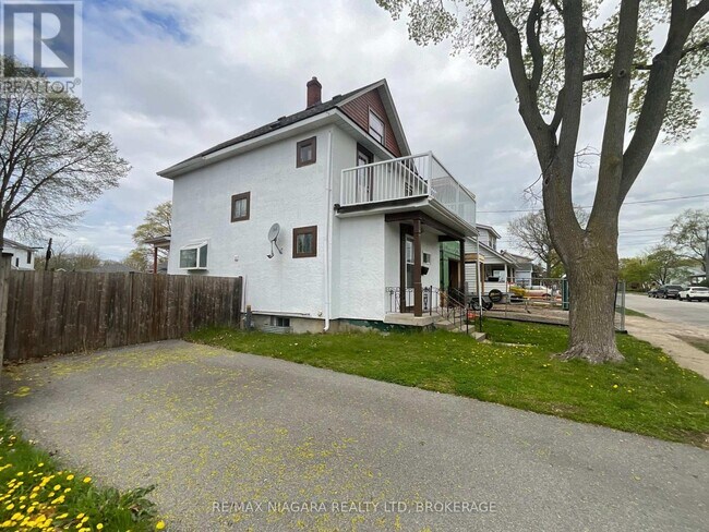 39 Oakland Ave in Welland, ON - Building Photo - Building Photo