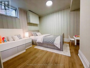 16 Arkley Crescent in Toronto, ON - Building Photo - Building Photo