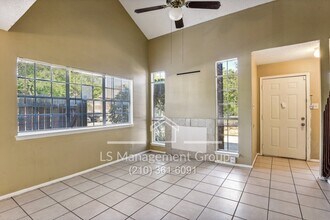 6702 Windsor Hollow Dr in San Antonio, TX - Building Photo - Building Photo