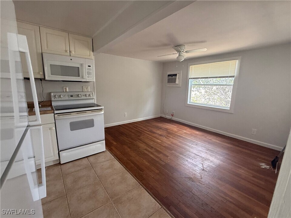4210 Springs Ln in Bonita Springs, FL - Building Photo