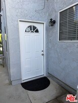 6211 Anastasia Ave in Simi Valley, CA - Building Photo