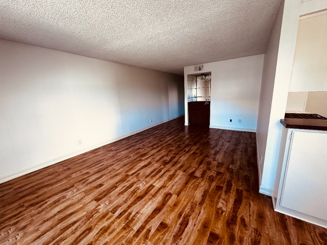 135 N Swall Dr in West Hollywood, CA - Building Photo - Building Photo