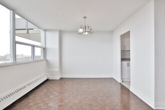 185 Shaughnessy Blvd in Toronto, ON - Building Photo - Building Photo