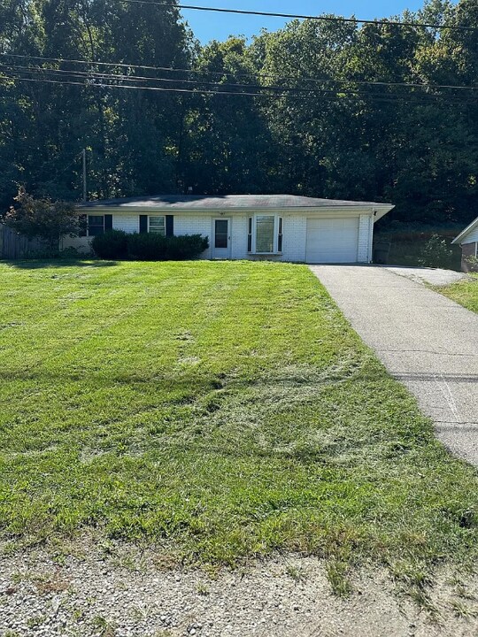 1819 Valley View Rd in New Albany, IN - Building Photo