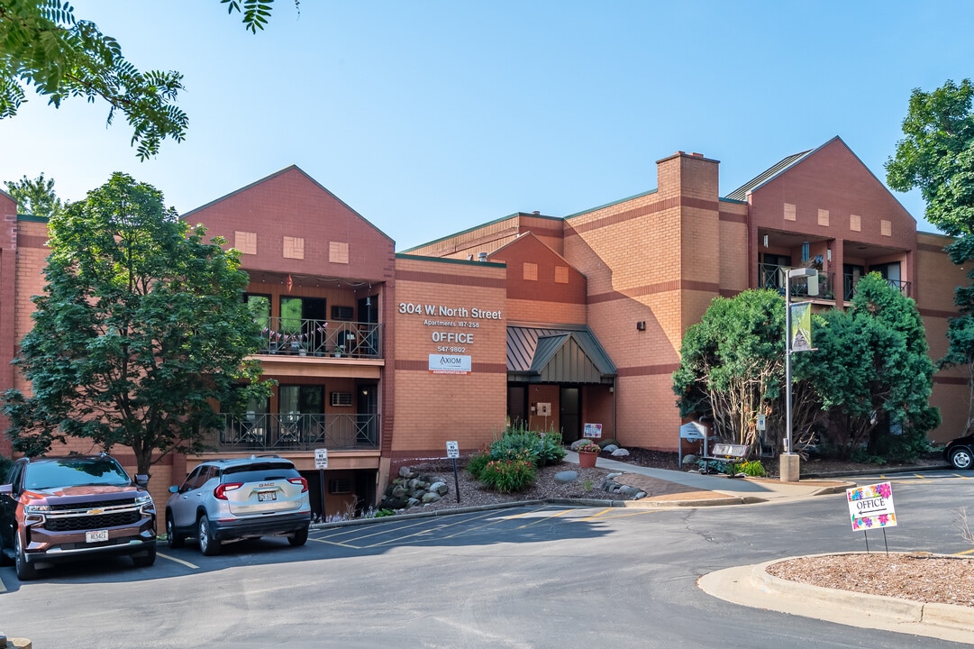 Mountain Village in Waukesha, WI - Building Photo