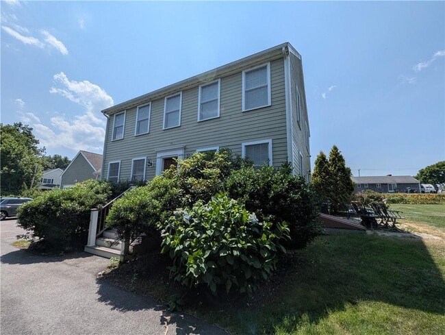 property at 20 Vanderbilt Ln