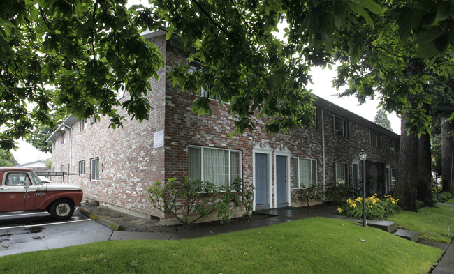 Barrington Square in Portland, OR - Building Photo - Building Photo