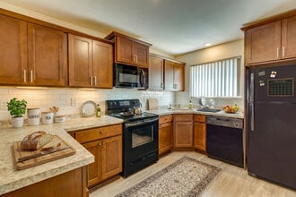 Capitol Villa Apartments in East Lansing, MI - Building Photo - Building Photo