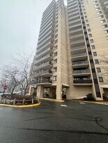 203 Yoakum Pkwy in Alexandria, VA - Building Photo