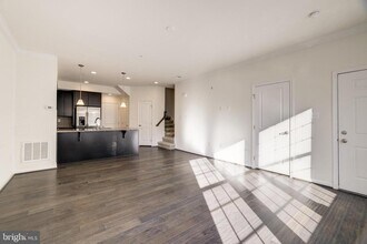 13660 Endeavour Dr in Herndon, VA - Building Photo - Building Photo