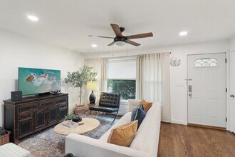 3008 N Spaulding Ave in Chicago, IL - Building Photo - Building Photo