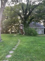 183 Highland Rd in Tiverton, RI - Building Photo