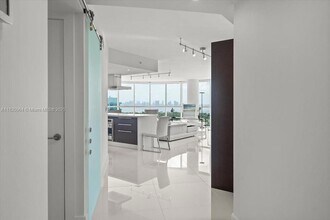 6301 Collins Ave, Unit 2705 in Miami Beach, FL - Building Photo - Building Photo