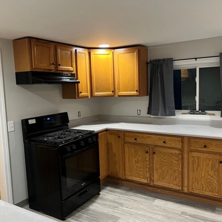 14 1st St, Unit B in Glens Falls, NY - Building Photo