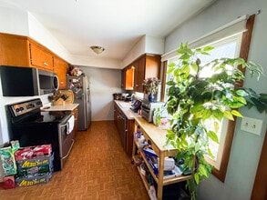 4932 Sutton Ln in Greendale, WI - Building Photo - Building Photo