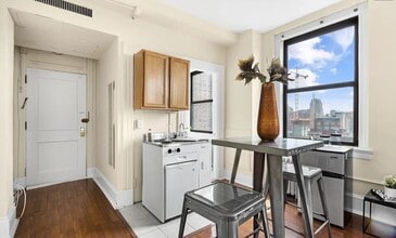 1324 Locust St, Unit 1004 in Philadelphia, PA - Building Photo - Building Photo