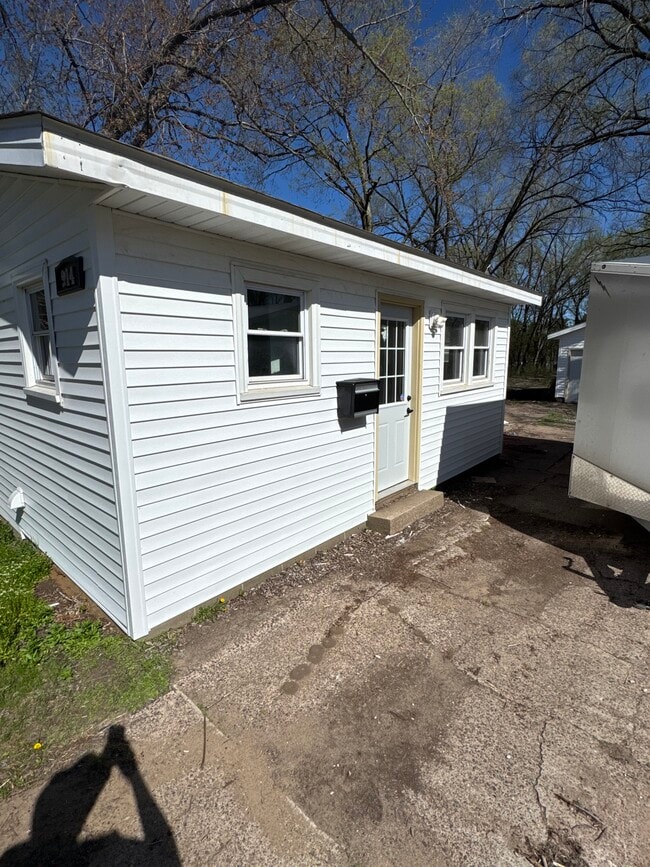 property at 914 Lakeside Ave