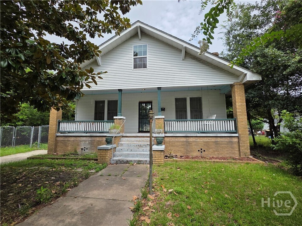 105 Forrest Ave in Savannah, GA - Building Photo