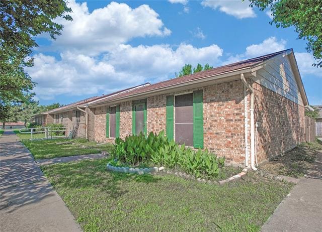 10 E Townhouse Ln in Grand Prairie, TX - Building Photo - Building Photo