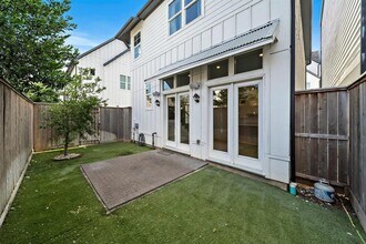 3420 W 12th St in Houston, TX - Foto de edificio - Building Photo
