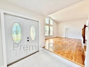 957 Weathersfield Dr in Dunedin, FL - Building Photo - Building Photo