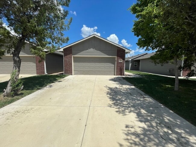 property at 2610 W 55th St N