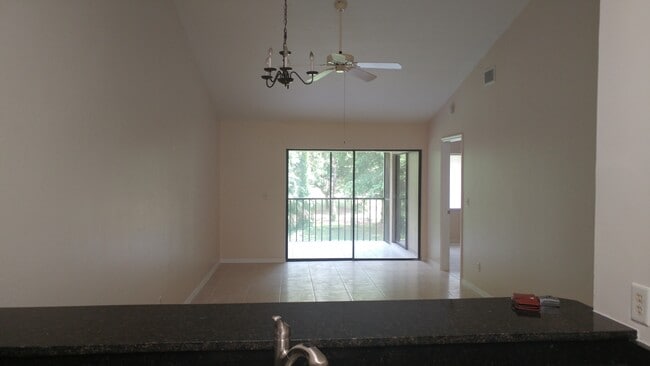 5857 Rattlesnake Hammock Rd, Unit AugustaWoods202 in Naples, FL - Building Photo - Building Photo