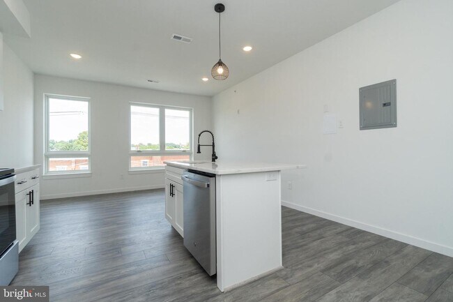 6604 Lansdowne Ave-Unit -3 in Philadelphia, PA - Building Photo - Building Photo