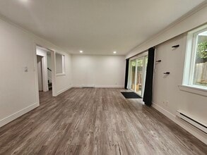 33900 Mayfair Ave in Abbotsford, BC - Foto de edificio - Building Photo