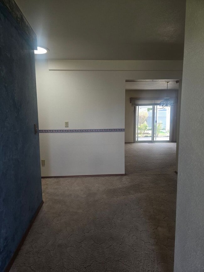 4135 Monrovia Way in Klamath Falls, OR - Building Photo - Building Photo