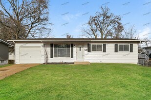 1415 Boulder Dr in Florissant, MO - Building Photo