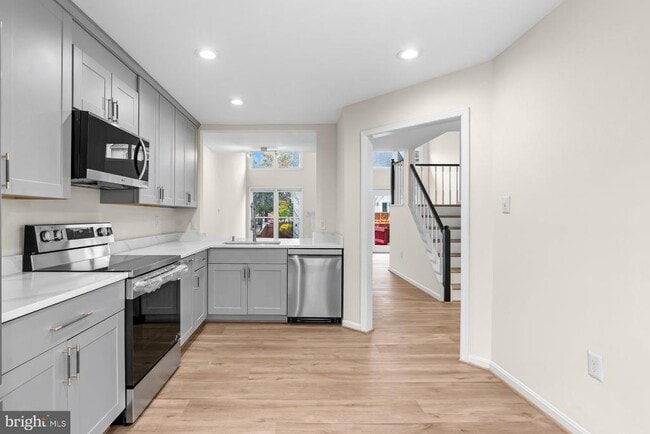 13920 Baton Rouge Ct in Centreville, VA - Building Photo - Building Photo