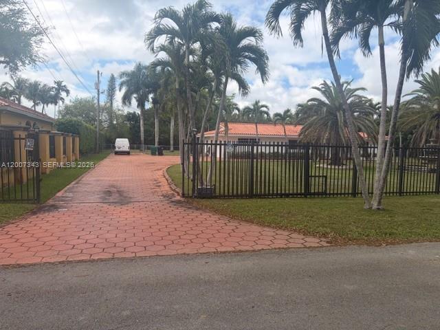 7090 SW 62nd St in Miami, FL - Building Photo - Building Photo
