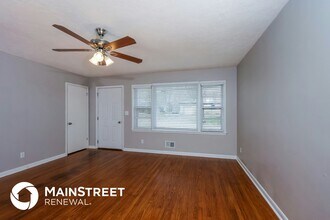 8808 Fernview Dr in Louisville, KY - Building Photo - Building Photo