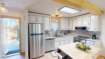 1872 Vista Del Sur in Santa Fe, NM - Building Photo