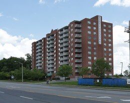 840 Montreal Rd in Ottawa, ON - Building Photo