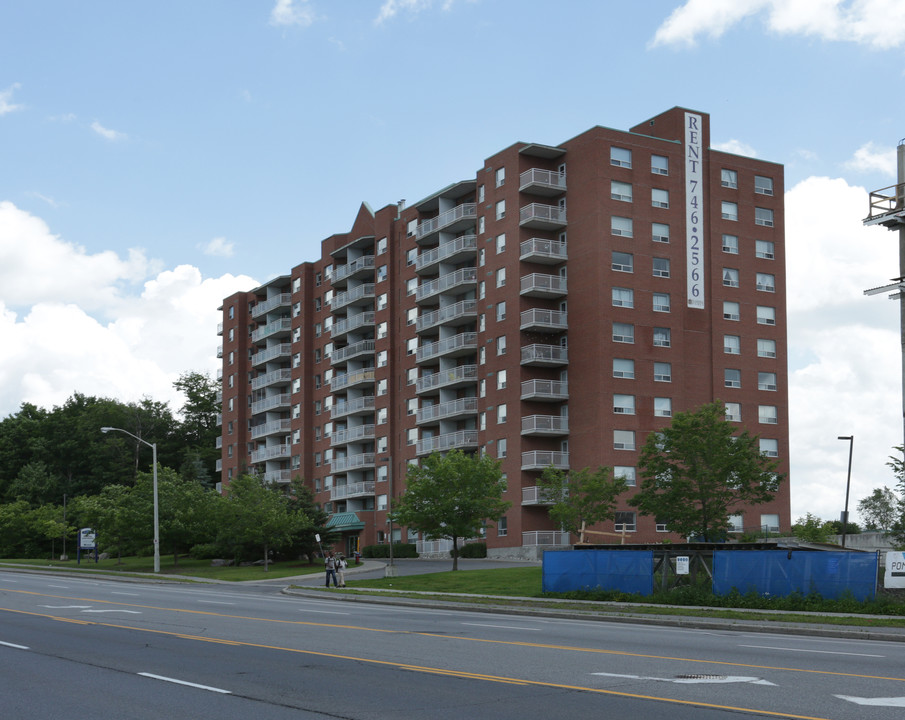 840 Montreal Rd in Ottawa, ON - Building Photo