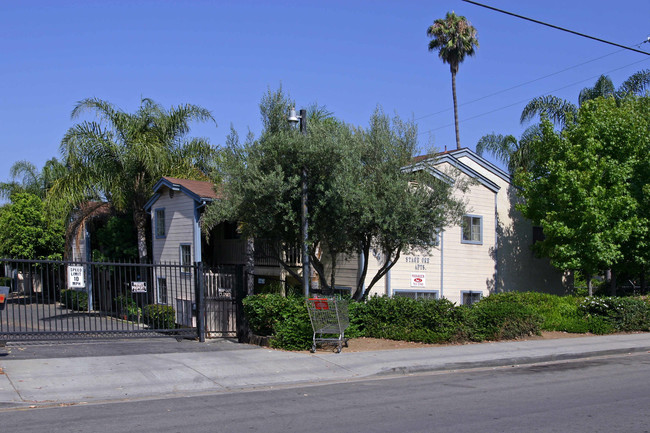 Stage One Apartments in Fallbrook, CA - Foto de edificio - Building Photo