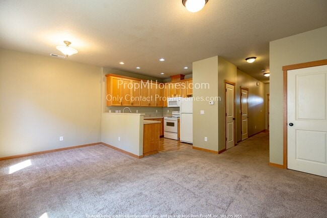 2611 SE 105th Ave in Portland, OR - Building Photo - Building Photo