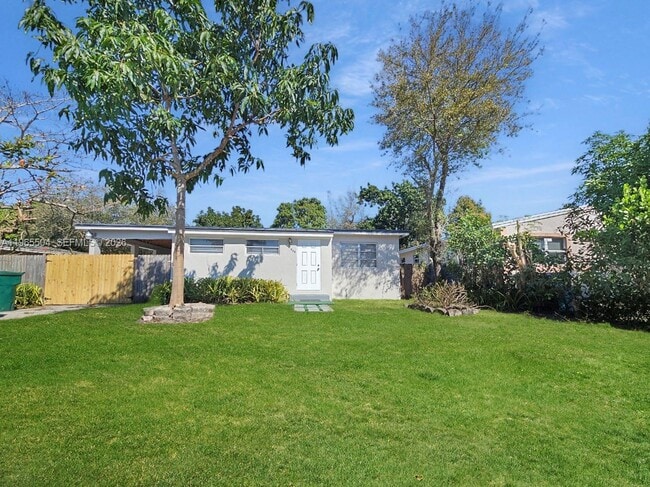 315 NE 165th St in Miami, FL - Building Photo - Building Photo