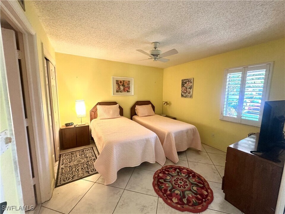 1629 Spoonbill Ln in Naples, FL - Building Photo