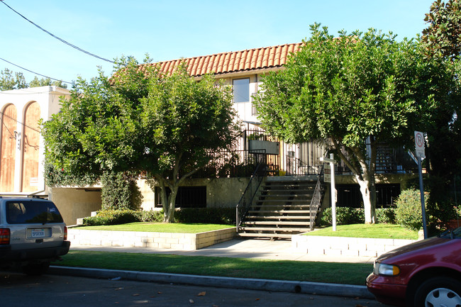 909 E Garfield Ave in Glendale, CA - Building Photo - Building Photo