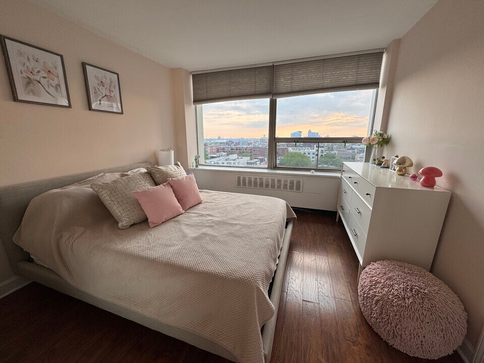 1455 N Sandburg Ter, Unit 1207 in Chicago, IL - Building Photo
