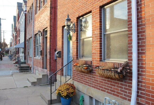 2333 Sidney St in Pittsburgh, PA - Foto de edificio - Building Photo