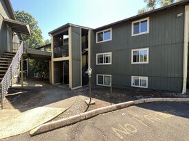 8332 SW 21st Ave in Portland, OR - Building Photo