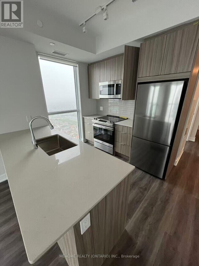 430-4430 Square One Dr in Mississauga, ON - Building Photo - Building Photo